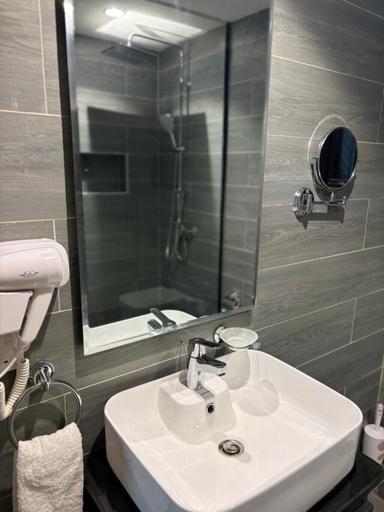 Bathroom, MEMAC PLACE HOTEL & RESTAURANT, Ikpoba-Okha