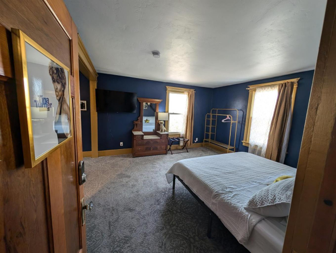 Bedroom 2, The Queen Hotel- Downtown Luxury, Door