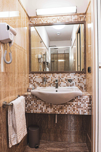 Bathroom 4, Hotel Fellini, Rome