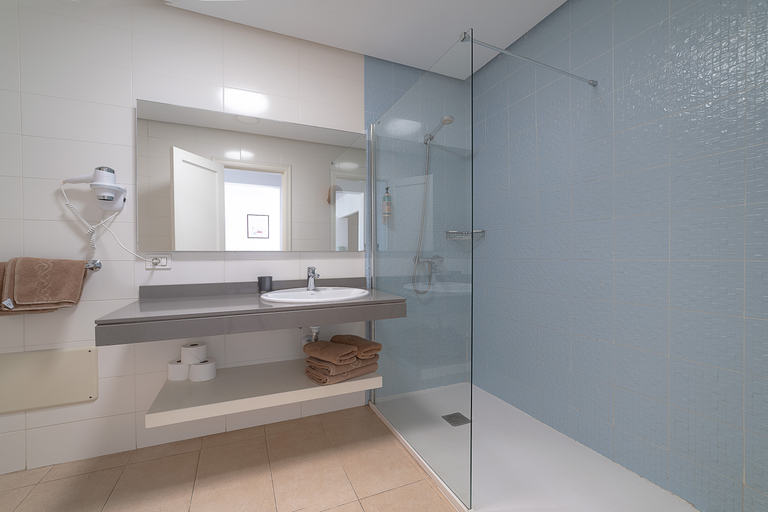 Bathroom 4, Elena Apartamentos, Las Palmas
