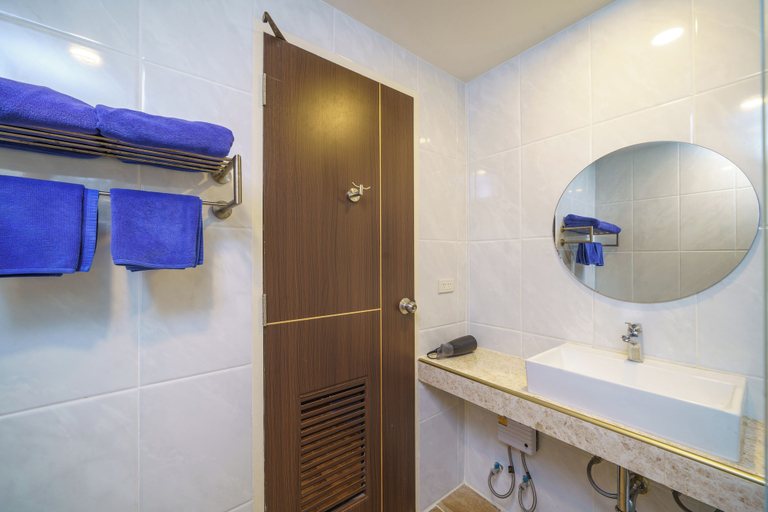 Bathroom 5, M CASA HOTEL PATTAYA, Pattaya