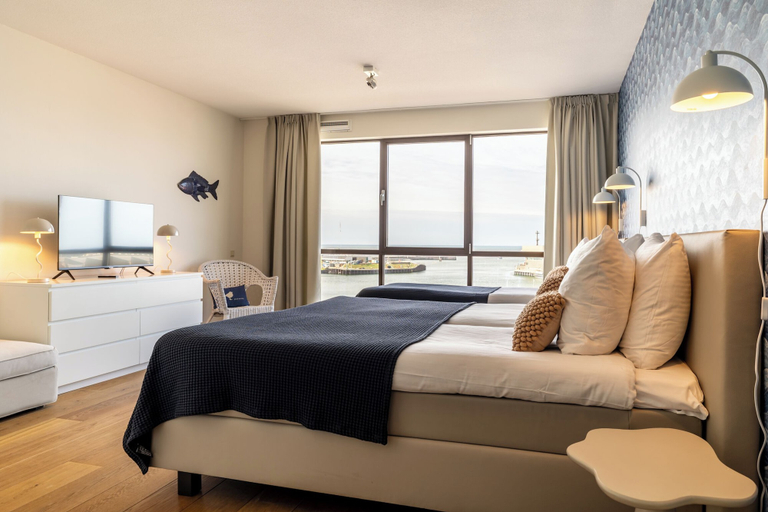 Bedroom 3, BizStay Harbour Scheveningen Apartments, The Hague