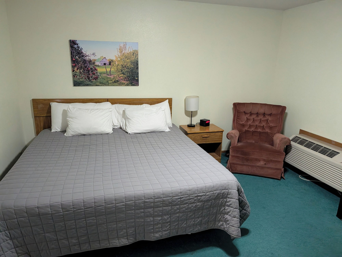 Room 3, Auburn Inn South, Nemaha