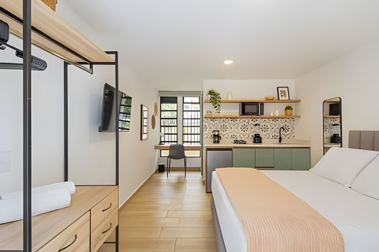 Room 3, Casa Velasquez 101, Medellín