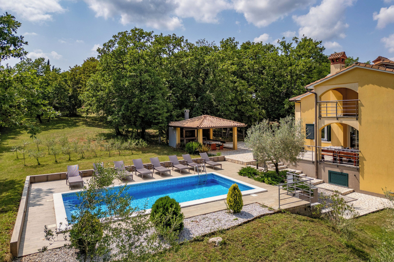 Pool 5, 4 BDR Villa Filleona With Pool, Labin
