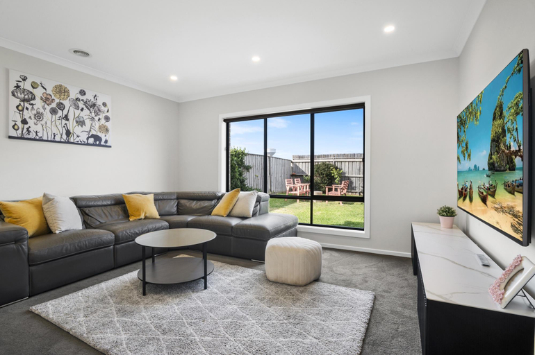 Separate living room 4, Garden Retreat 4-Bed House in Tarneit, Melbourne