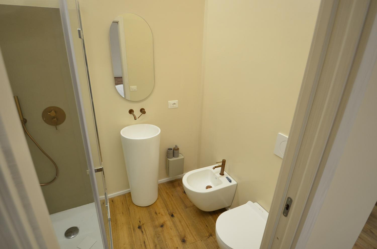 Bathroom 2, Il Cortile del Principe, L'Aquila