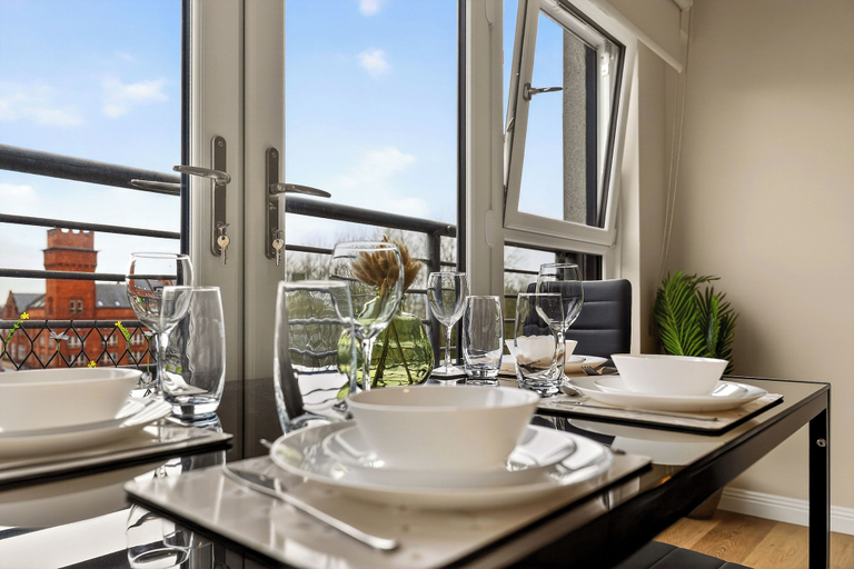 Dining 3, Stylish 2 Bed 2 Bathrooms Free Parking, Glasgow