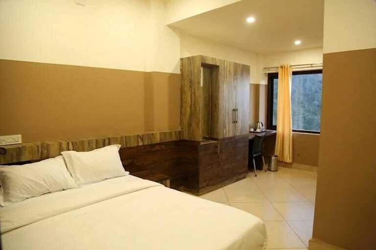 Room 2, Winterfeel Bellmount by Neon Nest, The Nilgiris