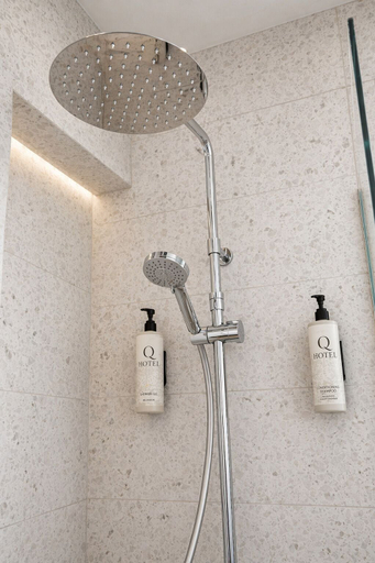 Bathroom 4, The Q Hotel, Attica