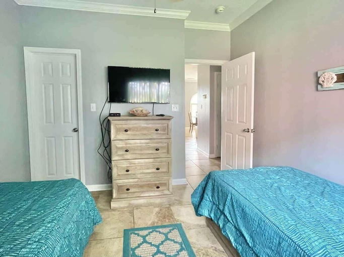 Room 3, 146 Beau Clair - Beachside Townhome With Pool in Long Beach, Harrison