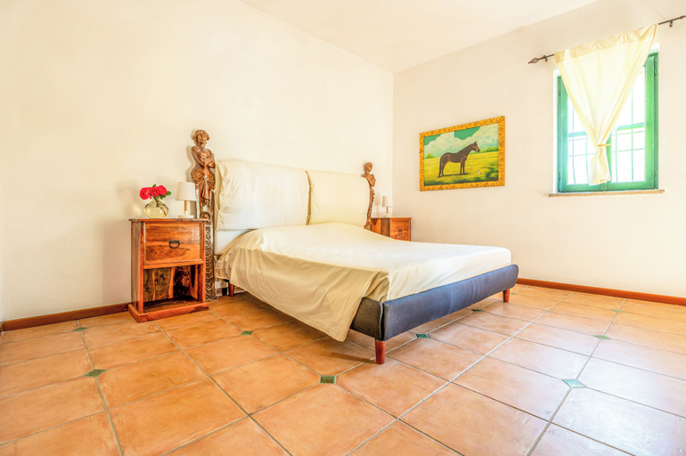 Room 2, Cristal Apartments, Biella