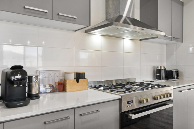 Bathroom 2, Garden Retreat 4-Bed House in Tarneit, Melbourne