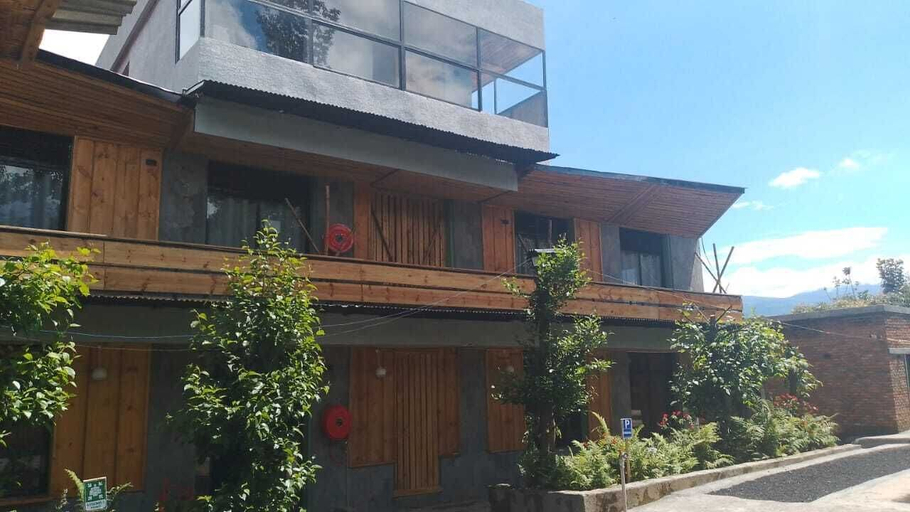 Exterior 3, PALENQUE VOLCANOES, Musanze