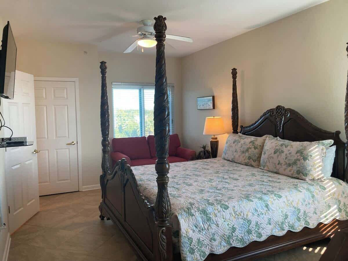 Room 5, Blue Water Suite, Harrison