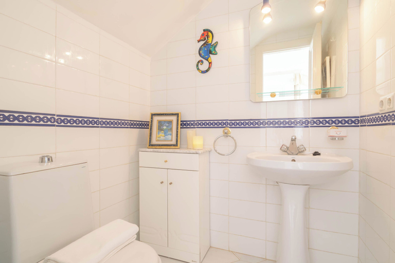 Bathroom 2, Casa Limonero Miraflores, Málaga