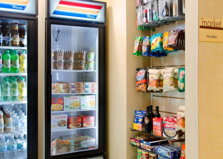 Food & Drinks 5, MainStay Suites St. Louis - Galleria, Saint Louis