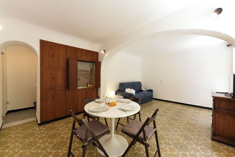 Dining 2, Maisonette Apartment with Outdoor Dining - Happy Rentals, Genova