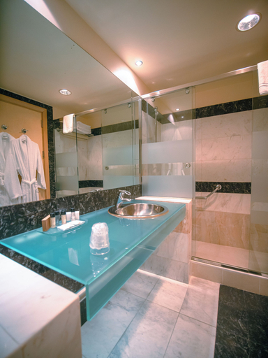 Bathroom 4, Club Hotel Casino Loutraki, Peloponnese