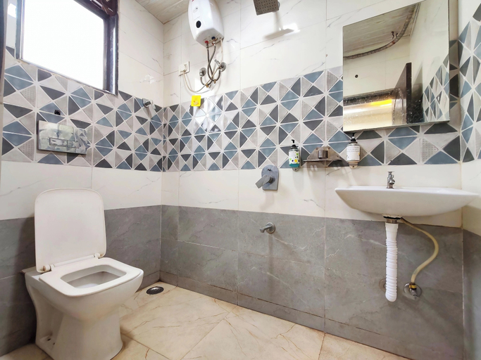 Bathroom 4, Hotel Sai Bansi Residency, Thane