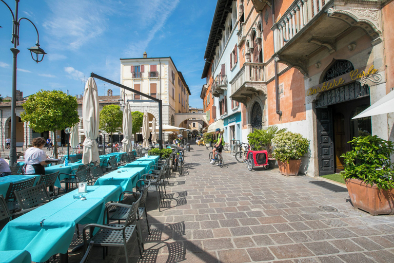 Outdoor dining 4, Casa Ferrari Lake View in Desenzano, Brescia