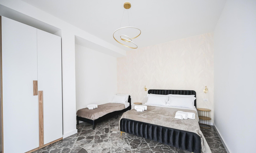 Room 5, Newhouse Cavour Deluxe, Bari