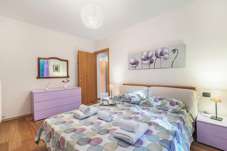 Room 4, Blu Oltrelago: Leggiuno Lake Maggiore Apt w/ Shared Pool & Garden, Varese