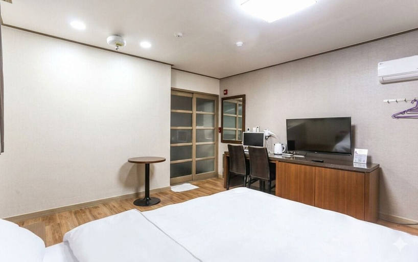 Bedroom 3, Gangneung Hyundae Motel, Gangneung