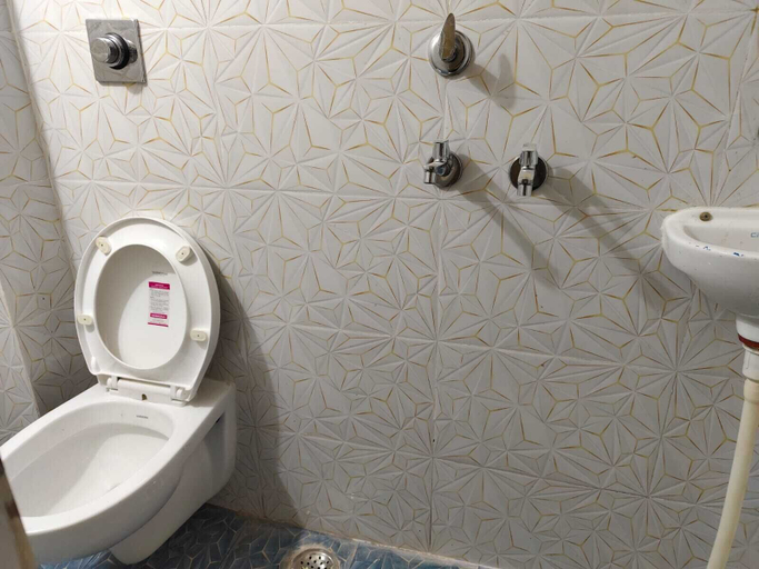 Bathroom 5, Shree Rudraksha Home Stay, Varanasi