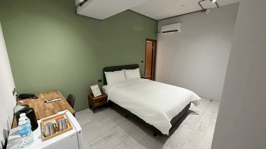 Room 2, EastGateHotel, Taichung