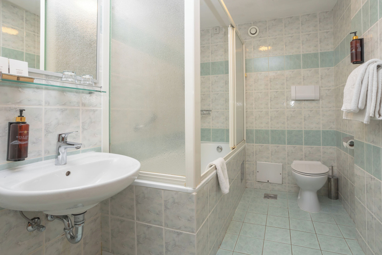 Bathroom 5, Hotel Punta, Vodice
