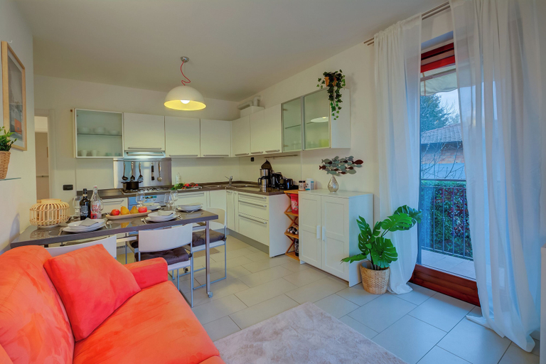 Others 4, Lenni Apart. Swimming Pool and Lake + Wifi, Varese