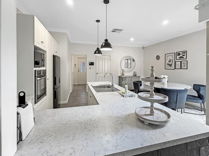 Kitchen 3, Bright 3-Bed House with Garage Parking, Perth