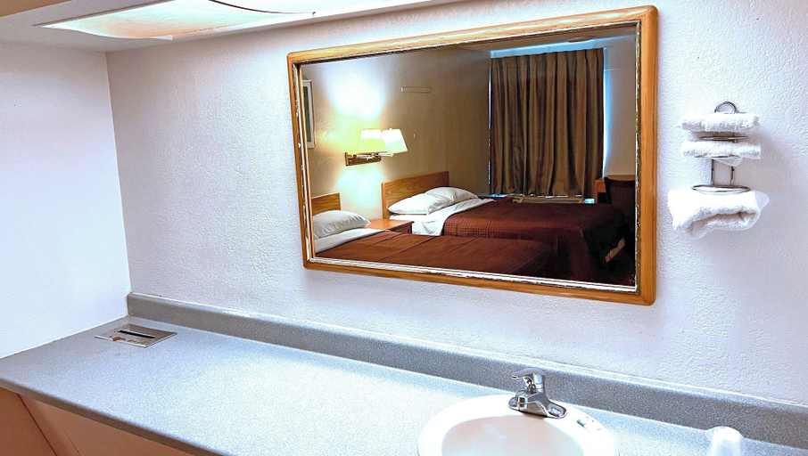 Bathroom 5, Thunderbird Motel Hillsboro, Hill