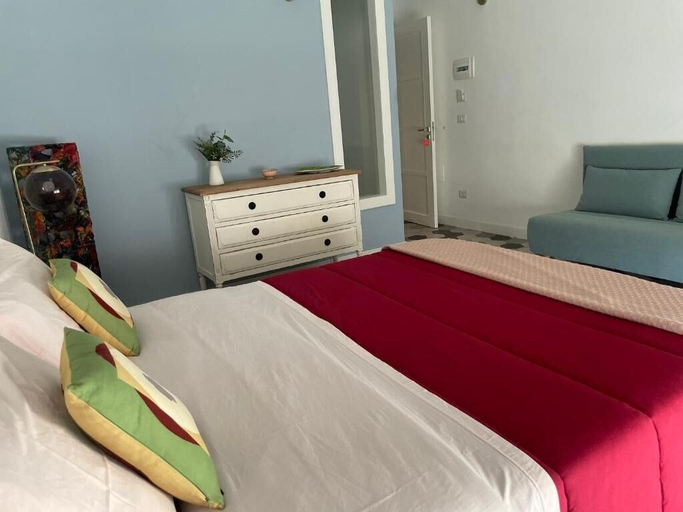 Bedroom 3, chiesa russa, Bari