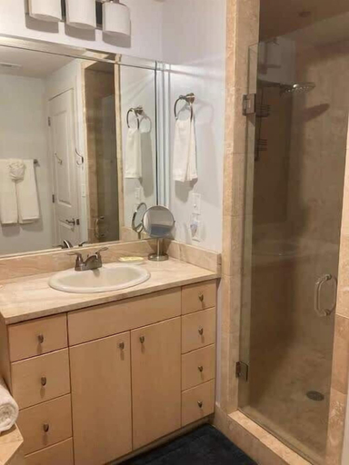 Bathroom 2, The Sapphire Deck, Harrison