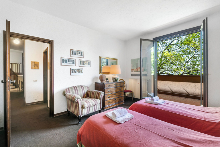 Room 5, Three Lakes Villa Varese - Garden and Parking, Varese