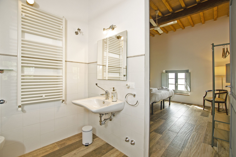 Bathroom 4, Fontesecca, Perugia