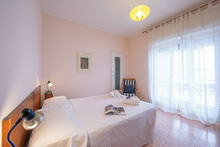 Bedroom 3, Tre Balconi Sul Mare - Beachfront Sea-view Apartment, Savona