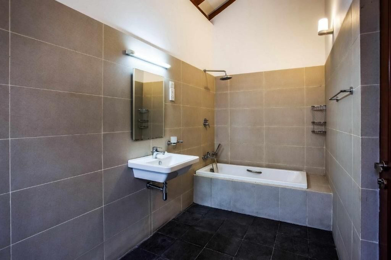Bathroom 3, 360 Surf Weligama Bay, Weligama