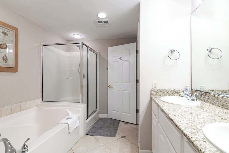 Bathroom 4, Crescent Coast, Harrison