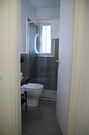 Bathroom 3, Arbaria, Palermo