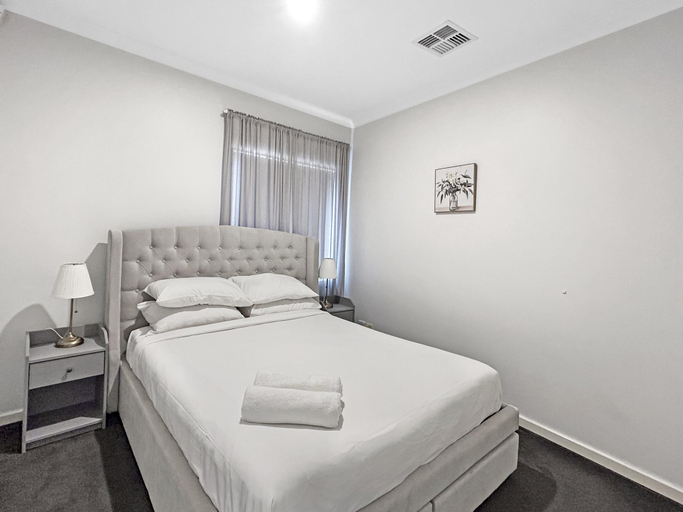Bedroom 5, Bright 3-Bed House with Garage Parking, Perth
