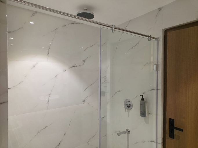 Bathroom 4, Lords Inn Katra, Reasi