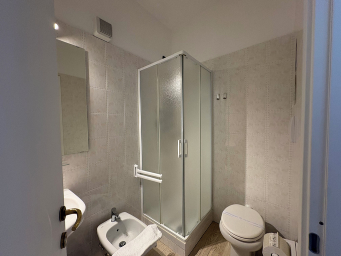 Bathroom 5, Il Veliero, La Spezia