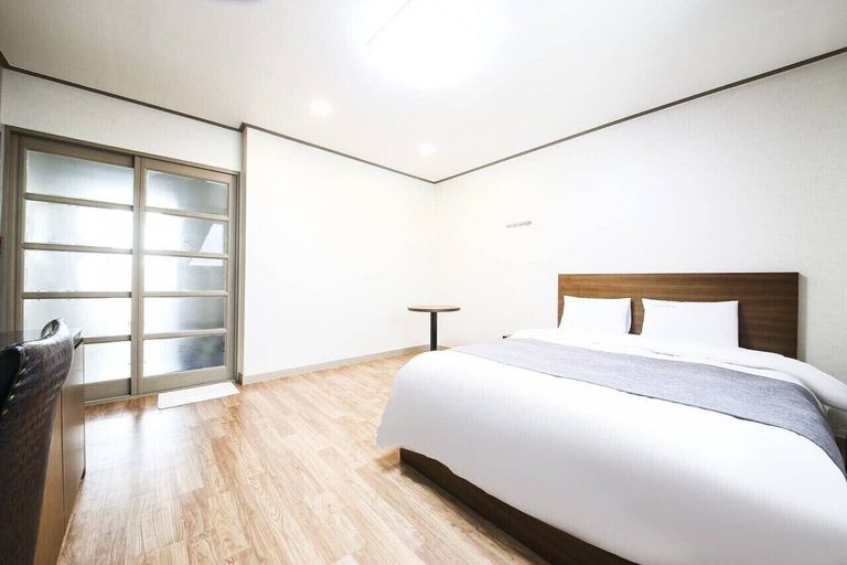 Bedroom 4, Gangneung Hyundae Motel, Gangneung