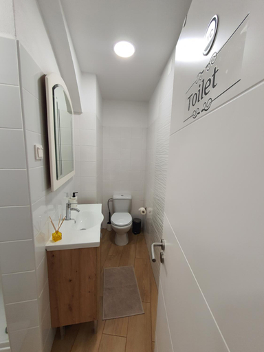 Bathroom 5, Zabava Sacavem, Loures