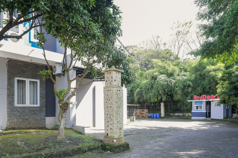 Exterior & Views 2, RedDoorz @ Jamin Ginting Medan, Medan