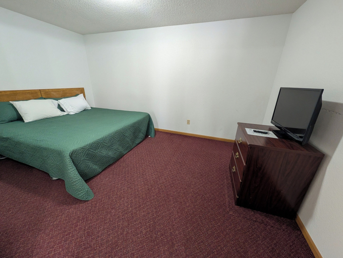 Room 2, Auburn Inn South, Nemaha