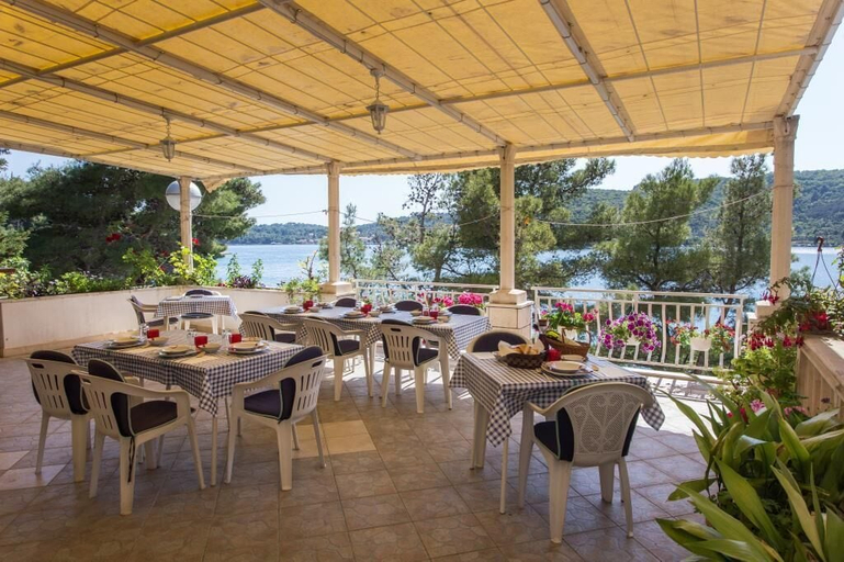 Food & Drinks 5, Villa Malfi, Pojezerje